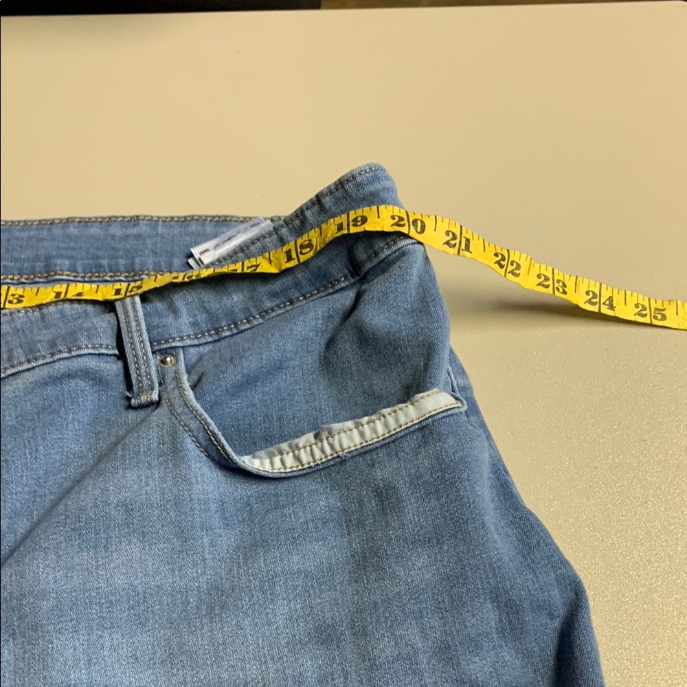 Levi's Blue Bermuda Denim Shorts with Distressed Details - Picture 6 of 7